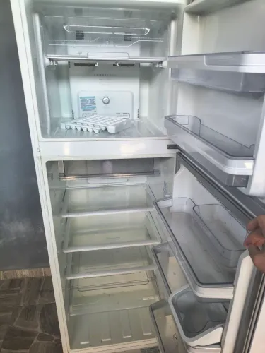 Geladeira Eletrolux retirar peças DF42