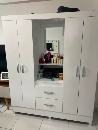 Guarda roupa e penteadeira semi novos