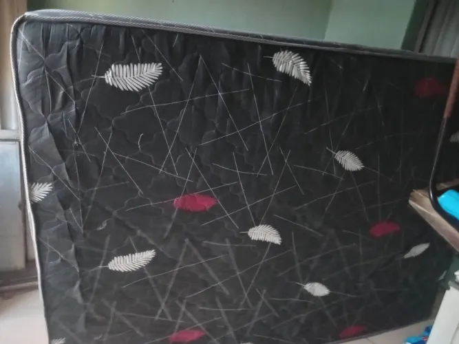 VENDO UMA CAMA BOX CASAL NOVA