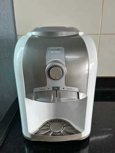 Vendo bebedouro gelágua Esmaltec