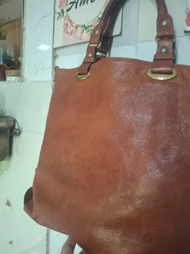 Vendo bolsa toda em couro arezzo grande 