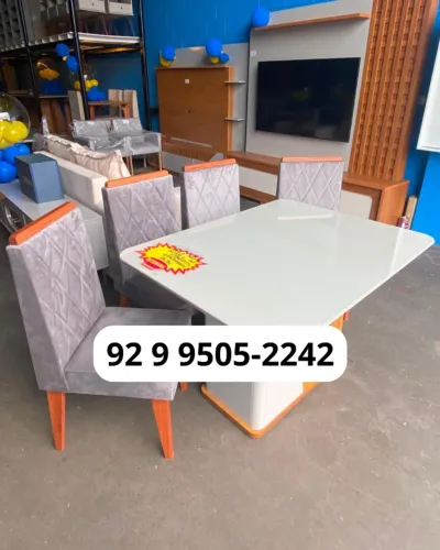 R$ 1.799 - Mesa de Jantar 4 Lugares + 4 Cadeiras Estofadas