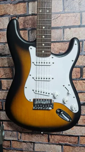 Guitarra Squier Stratocaster Debut Sunburst