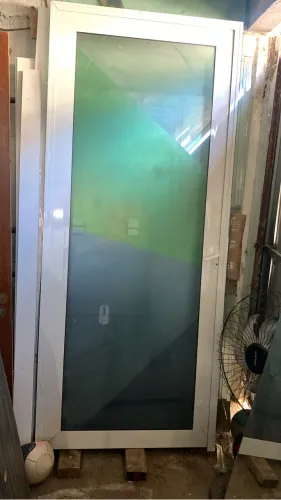 Vendo porta de alumínio