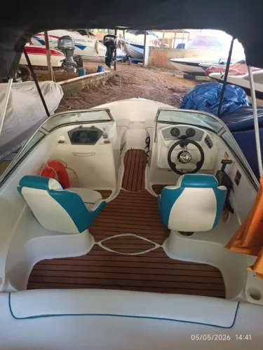 Vendo lancha ventura de 18pes com motor de 90hp 4 tempos