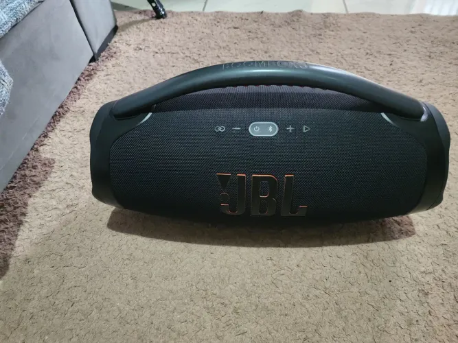 Jbl boombox zero parece que saiu da loja hoje