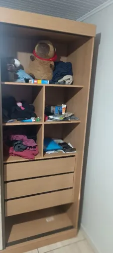 Vendo guarda roupas motivo viagem