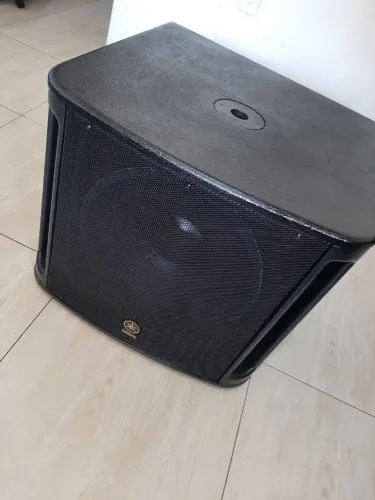Sub-grave Yamaha 15"