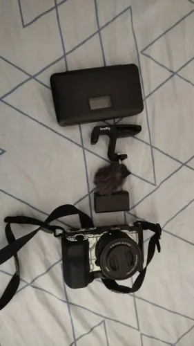 Câmera Sony ZV-E10 com lente 16-50mm