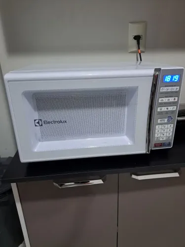 Microondas Electrolux 27L. Com Função Tira Odor, e 55 Receitas Pré-programadas. (MB37R)