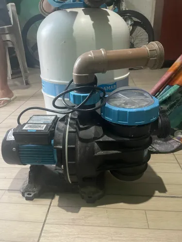 Motor para piscina semi-novo e filtro