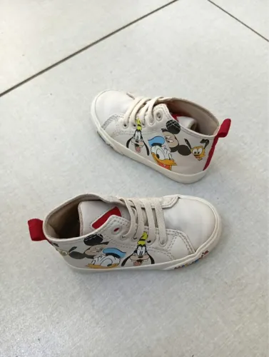 Tênis infantil número 22/24 Mickey 