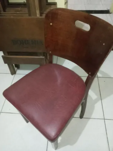 CADEIRA C/ COURO VERMELHA 