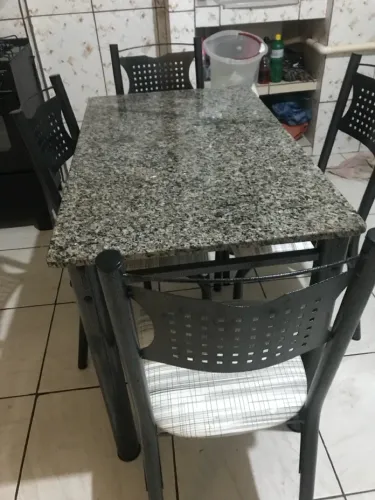 Vende-se mesa