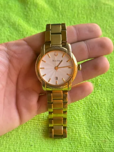 bulova dourado