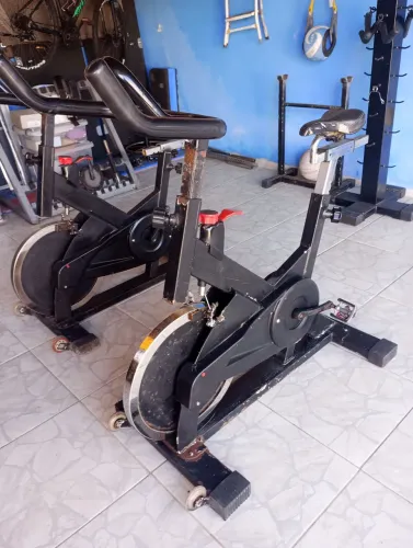 Equipamentos pra academias de musculação