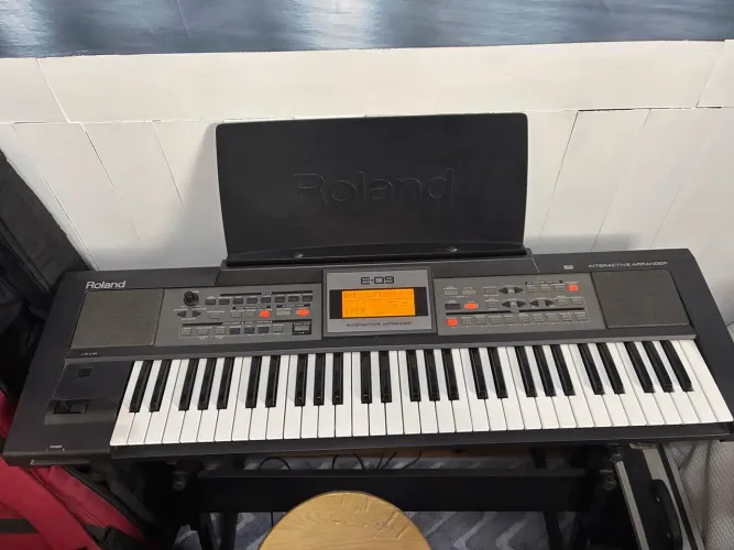 Teclado Roland E-09 - Retirar no Jabaquara