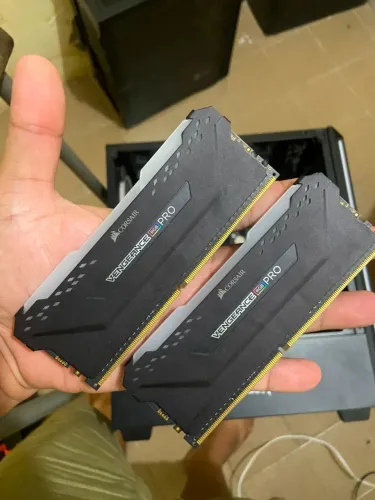 MEMÓRIA DDR4 - 2X8GB CORSAIR VENGEANCE PRO RGB 3600MHZ
