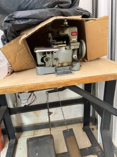 Maquina de costura overlock star