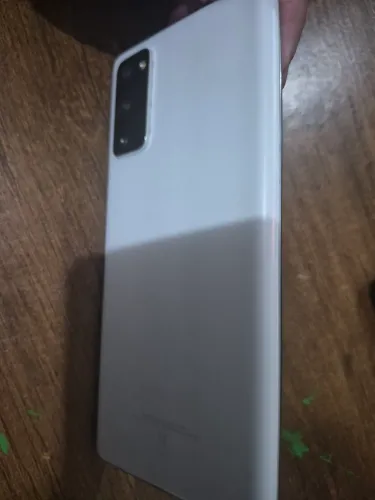 Celular S20 FE