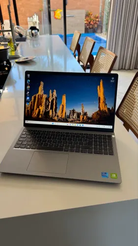 Notebook Dell Vostro 3520 i7 16GB Nvidea GeForce  