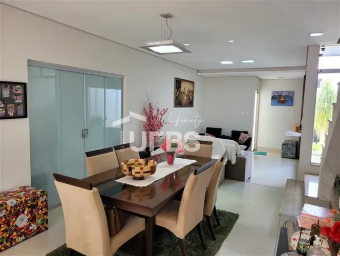 Sobrado com 275m² à venda no Santa Rosa