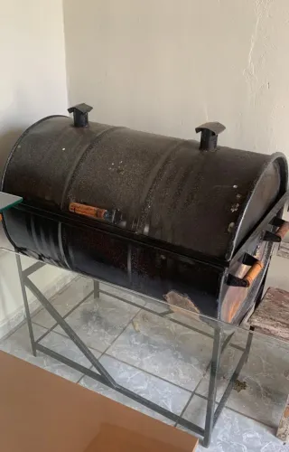 Vendo churrasqueira a Bafo tambor de 200 litros