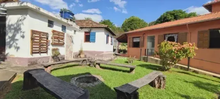 Fazendinha para venda em Claudio-MG de 28 hectares com lagoa e bom de topografia
