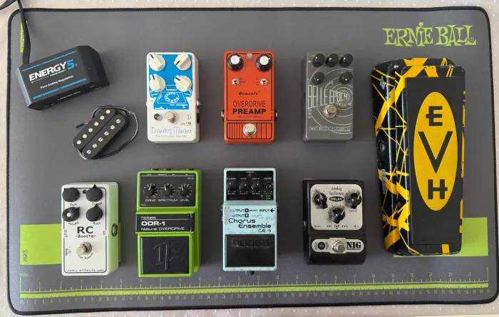 Pedais de guitarra e acessórios
