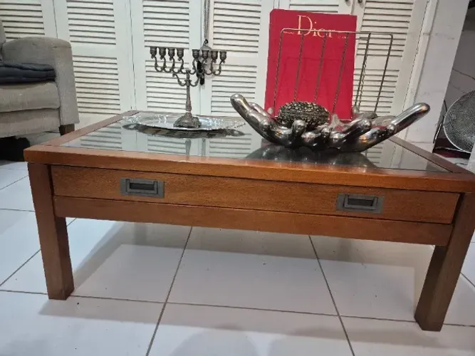 Mesa de centro extremamente estilosa, moderna e sofisticada estilosa