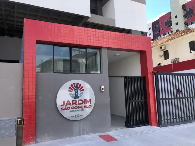 Apartamento 2/4 no Farol, prédio novo.