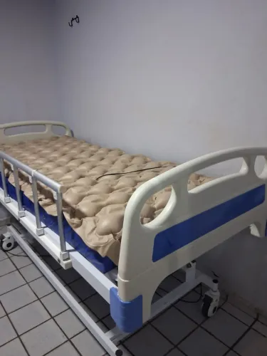 Cama hospitalar+colchao+colchão casca de ovo