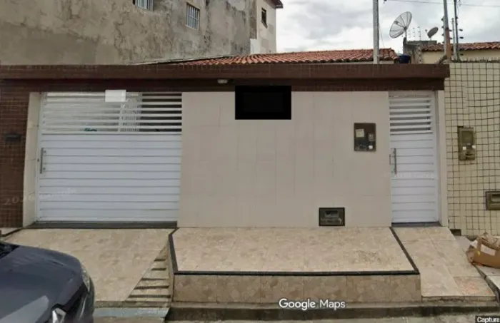 CASA PRONTA com ACESSIBILIDADE TOTAL :: 8m x 20m :: ÓTIMA LOCALIZAÇÃO