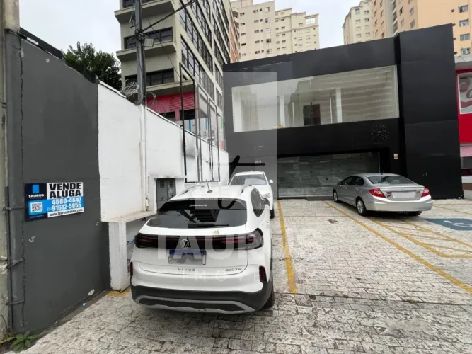 Loja para comprar ou alugar na Avenida Ibirapuera, Moema. 10 salas, 6 vagas, edícula, 610m