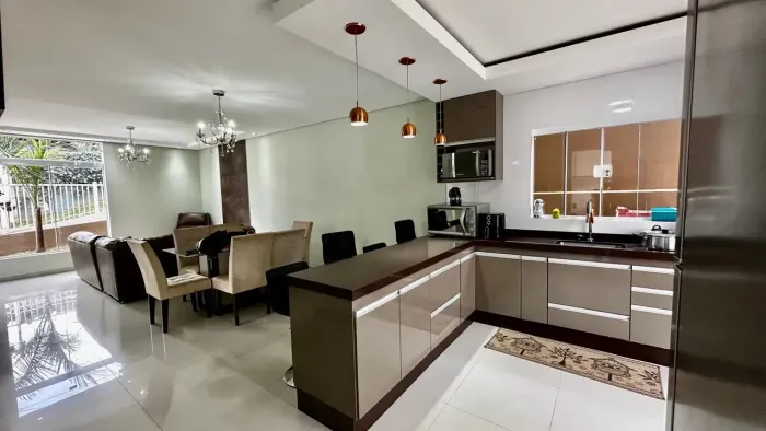 SOBRADO COM 4 SUITES E PISCINA PRIVATIVA!