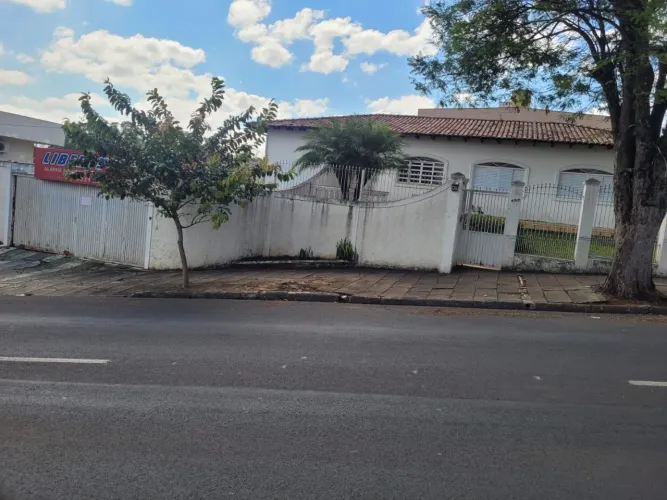 Casa com 3 dormitórios à venda, 289 m² por R$ 2.100.000 - Jardim Presidente - Londrina/PR