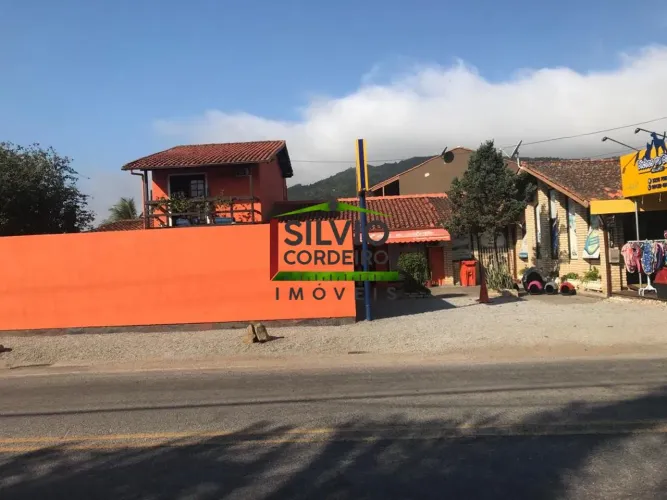 Casa comercial + 2 lojas - Barra da Lagoa