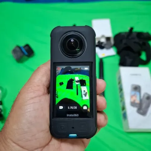 Câmera Insta360 X3 8K (3 baterias+acessórios)