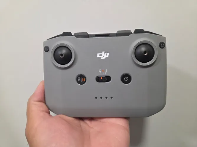 Controle DJI RC-N3 novo, praticamente sem uso, com alça para pescoço 