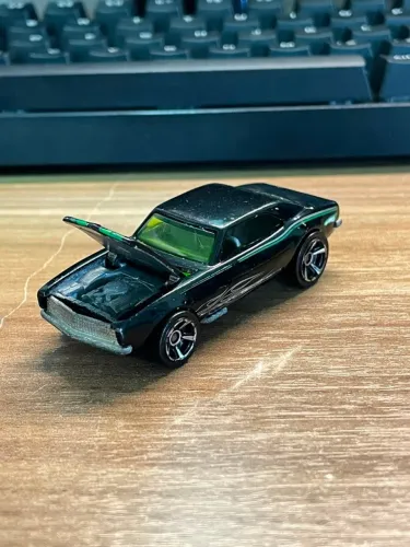 Hotwheels Camaro 1967 Preto e verde