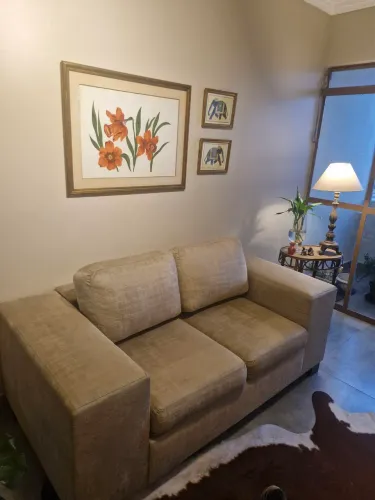 Sofa dois lugares.