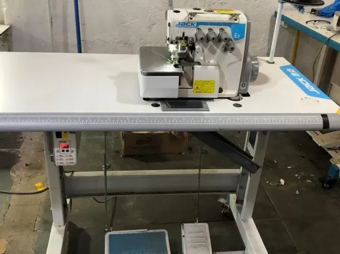 Máquina de Costura Overlock 4 fios