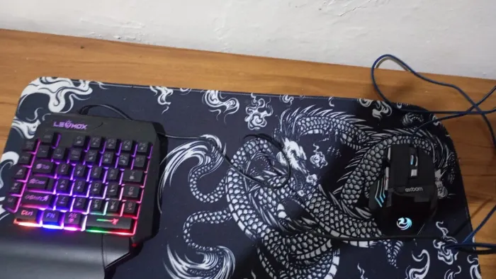 Setup mobilador teclado 40 porcento mecânico mouse q pega 3000 d dpi