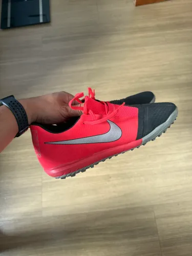 Chuteira Nike Phantom Venom Academy TF TAM 41