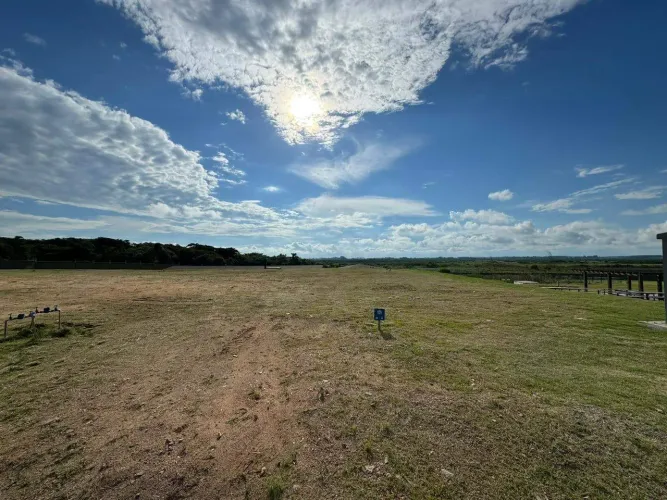 Terreno à venda no Riviera, Laranjal - com 390 m² (13m x 30m) em condomínio com infraestru