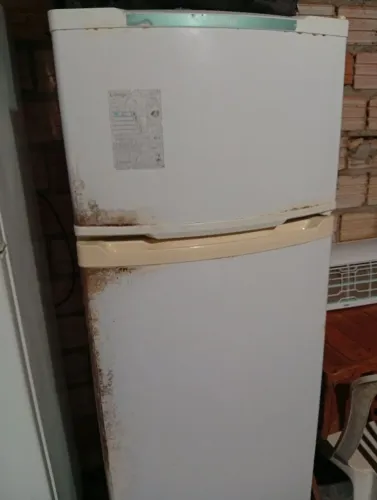 Vendo uma geladeira
