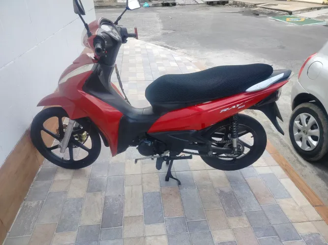 Vendo uma moto semi nova em perfeito estado de uso