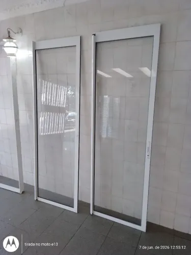 Porta balcão nova , sem uso