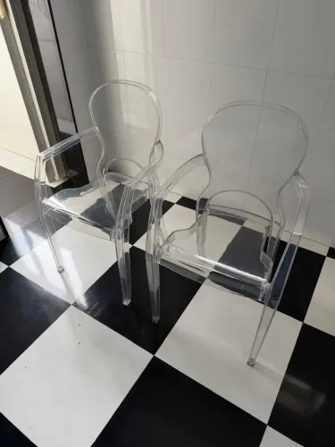 2 cadeiras de acrílico