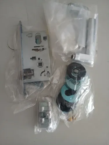 Vendo uma fechadura para porta de casa da marca papai